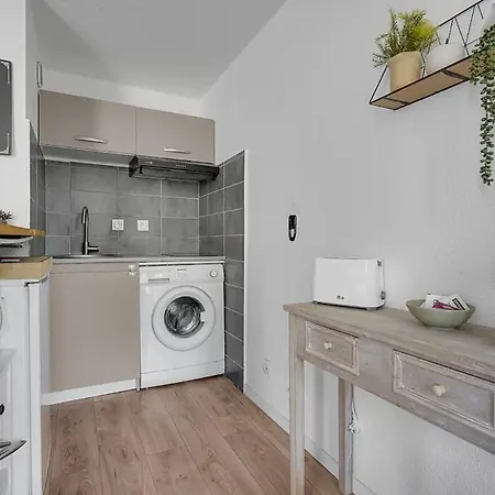 Douceur Urbaine - Wifi - Parking - Metro Apartament