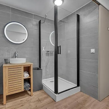 Douceur Urbaine - Wifi - Parking - Metro Appartement *